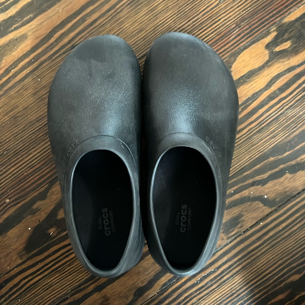 Non slip crocs
